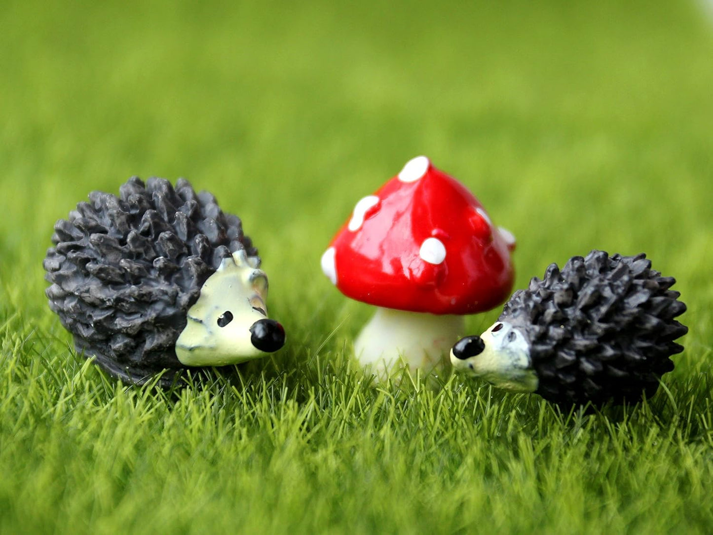 Mini Hedgehog and Mushroom Figurines – Set of 3 Resin Decorations for Terrariums & Fairy Gardens