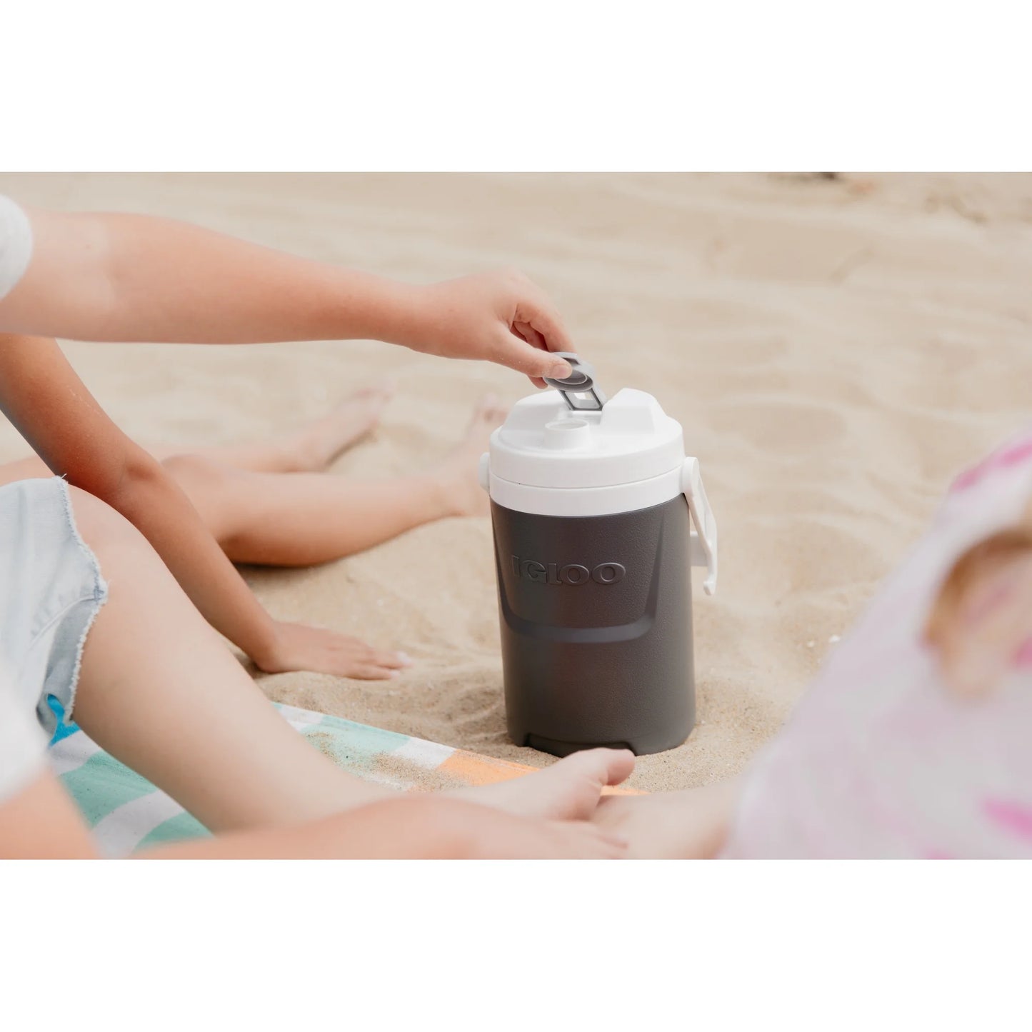 Igloo 1/2 Gallon Sports Beverage Plastic Jug with Hooks, Gray