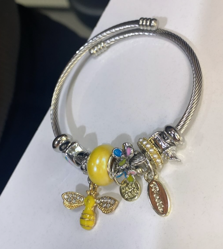 Bee π Charm Bracelet for Women πΌ Fashion Metal Bangle with Yellow Bee Pendant & Nature-Inspired Charms πΌ
