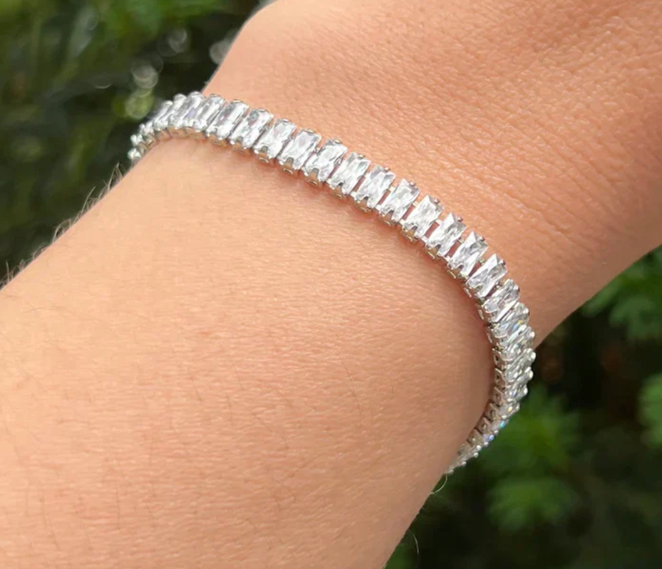 Elegant Zircon Geometric Bracelet – Timeless Korean Style Sparkle for Every Occasion