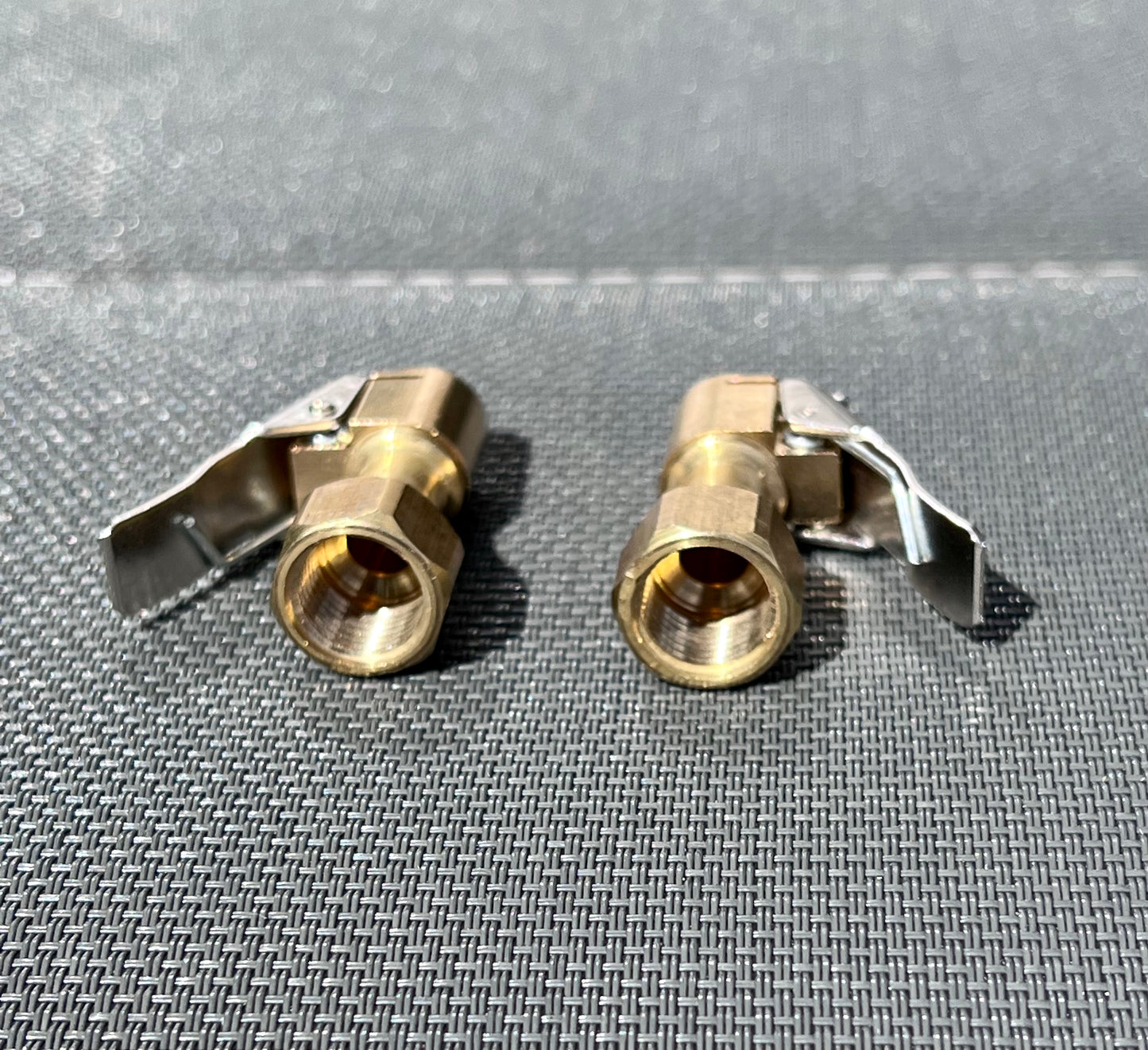 2 Pack of 1/4" Heavy Duty Closed Flow Straight Tire Chuck with Lock-on Clip