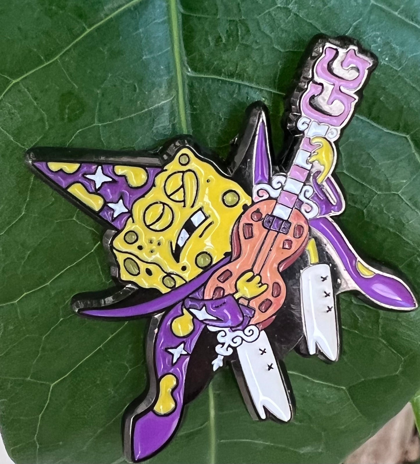 🎸 SpongeBob “Goofy Goober Rock” Enamel Pin – Fun Collectible Cartoon Lapel Badge