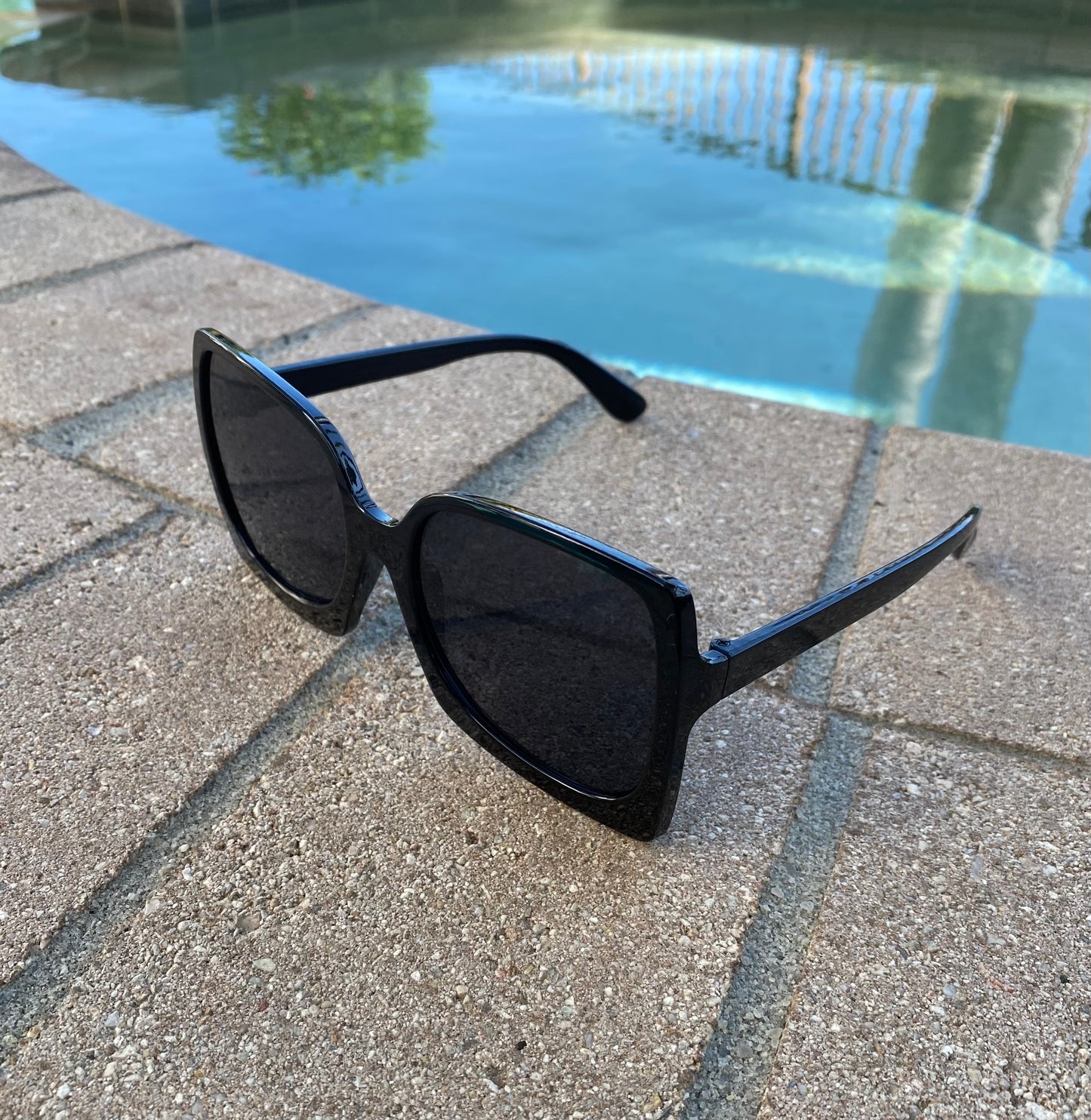 ✅ UV400 PROTECTION ✅ Wave Retro Black Sunglasses Fashion Sunglasses - Oversized Frame Square Sunglasses