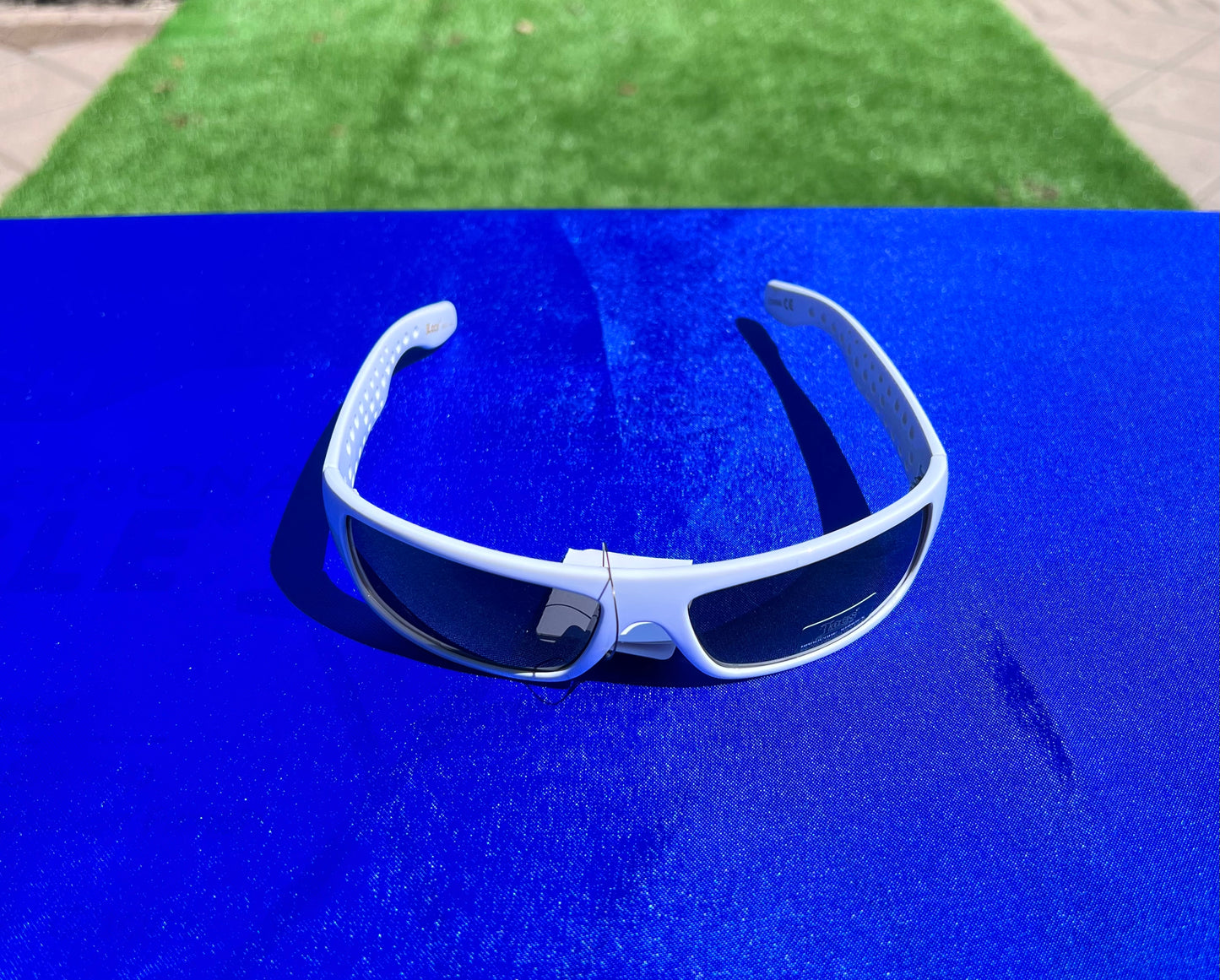 Men’s White UV400 Sunglasses – Classic Retro Square Frame, Unisex Design