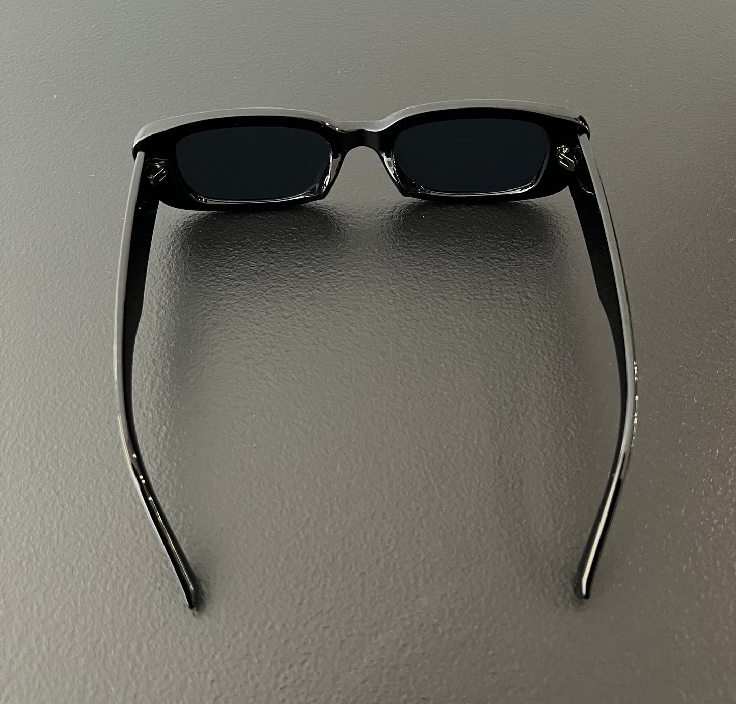 Minimalist Classic Square Sunglasses – Small Frame Fashion Eyewear for Men & Women