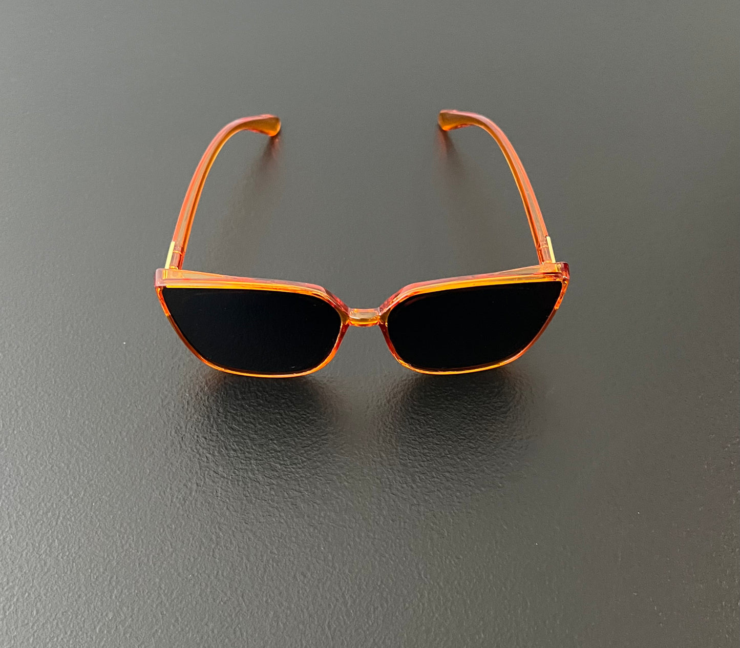Women’s Retro Wild Sunglasses – Transparent Orange Frame with Gray Lenses & UV400 Protection