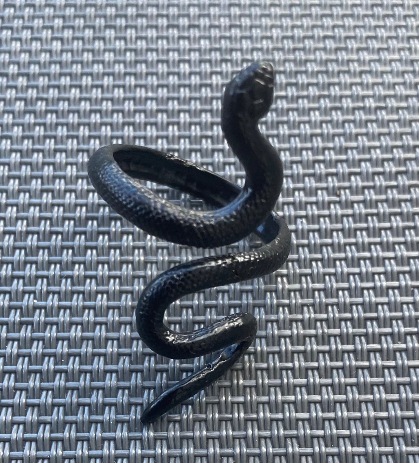 Retro Snake Ring Adjustable for Men & Women – Black Plated Animal Design, Unisex Alloy Jewelry