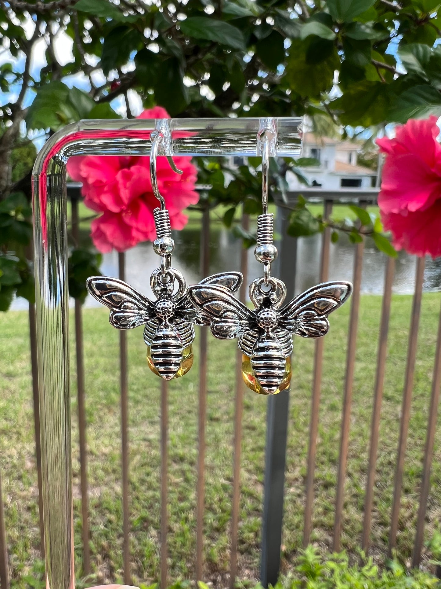 ๐ Silver Honey Bee Earrings โ Vintage Charm Meets Modern Sparkle