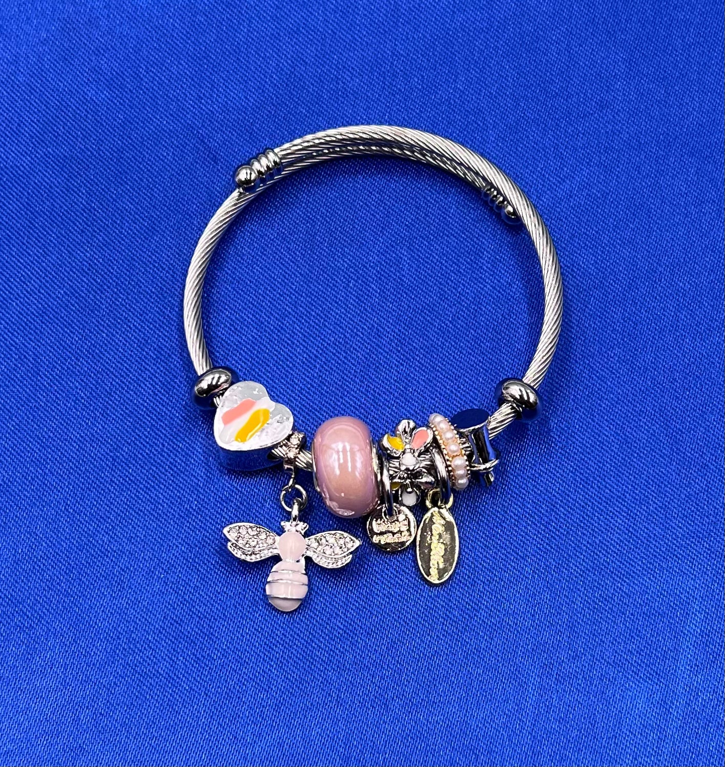 Baroque Metal Bee Pendant Bracelet – Alloy Jewelry