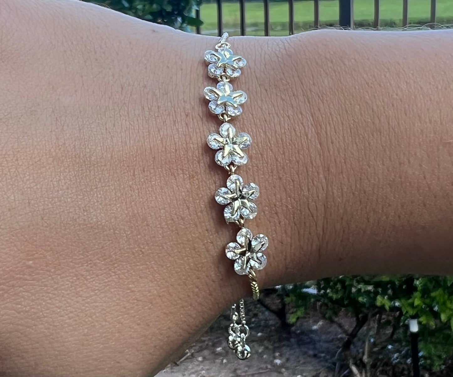 π NEW Trend! Zircon Flower Geometric Bracelet β Korean Style Simple Steel Jewelry for Women