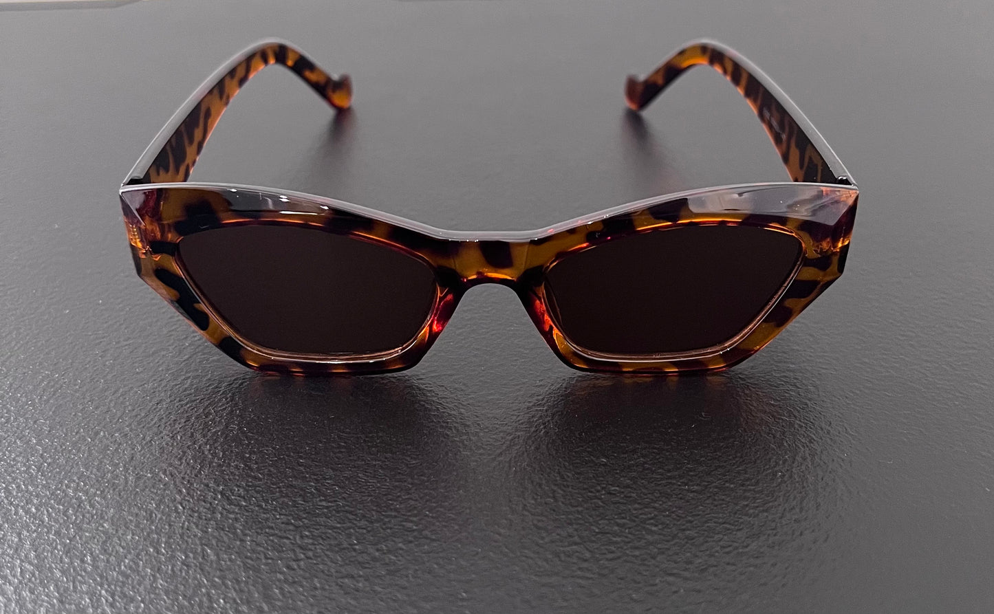 š„HOTš„ Retro Leopard Print Sunglasses - Perfect for a Birthday Gift