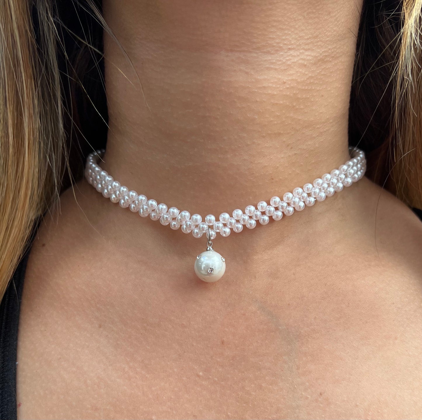 Elegant White Pearl Pendant Choker Necklace for Women
