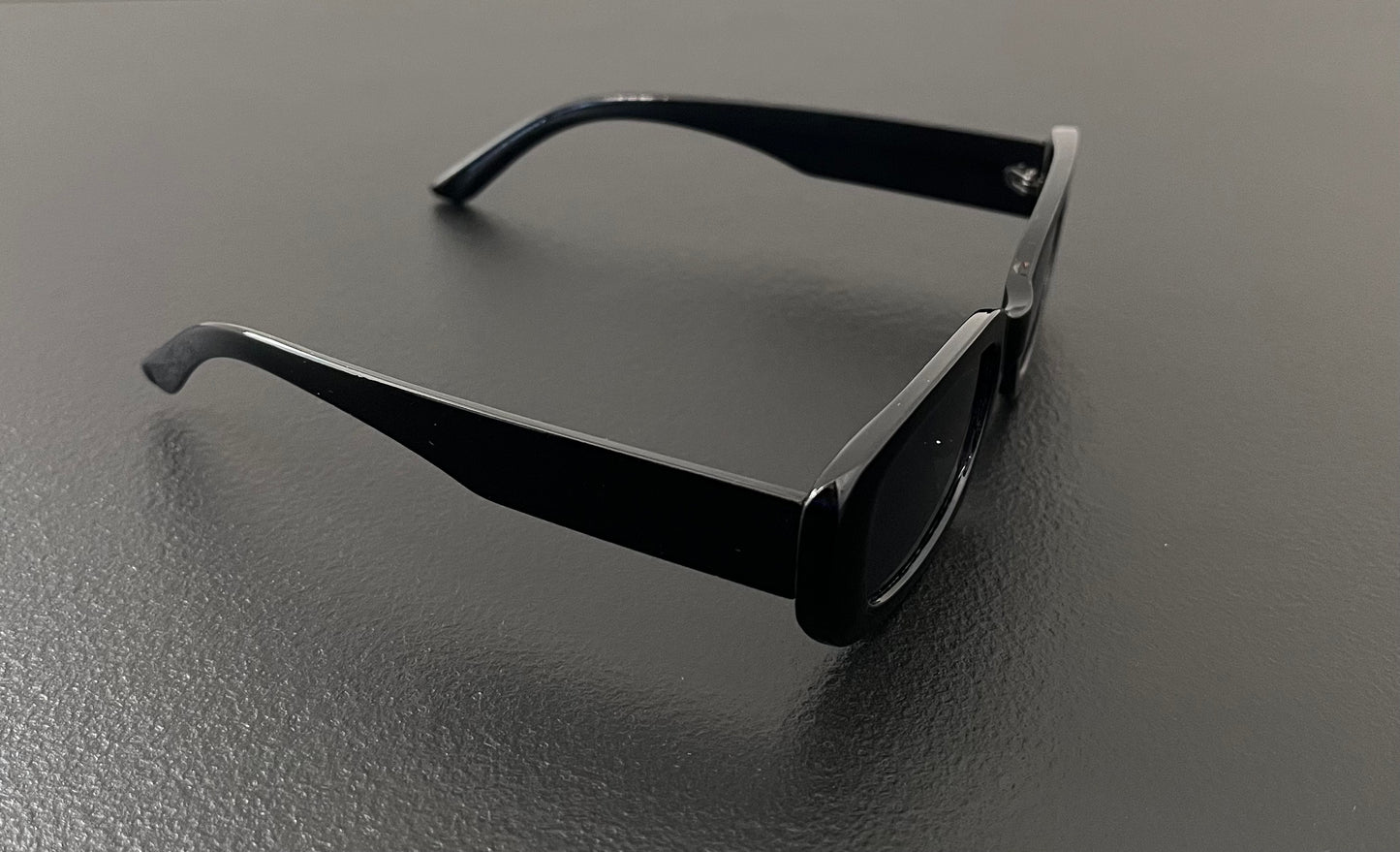 Minimalist Geometric Sunglasses – Black Rectangular Frame, UV Protection, Non-Polarized
