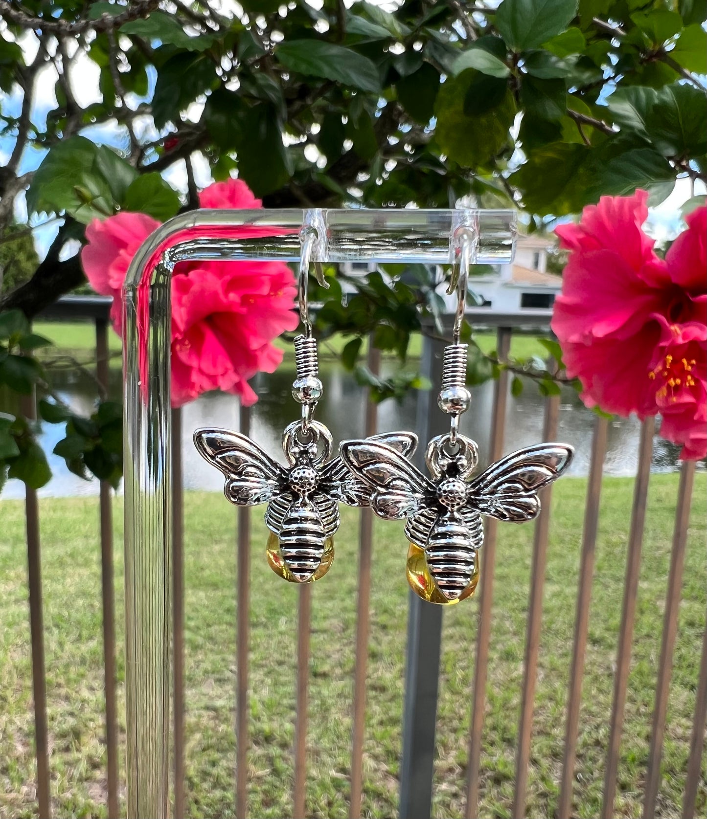๐ Silver Honey Bee Earrings โ Vintage Charm Meets Modern Sparkle