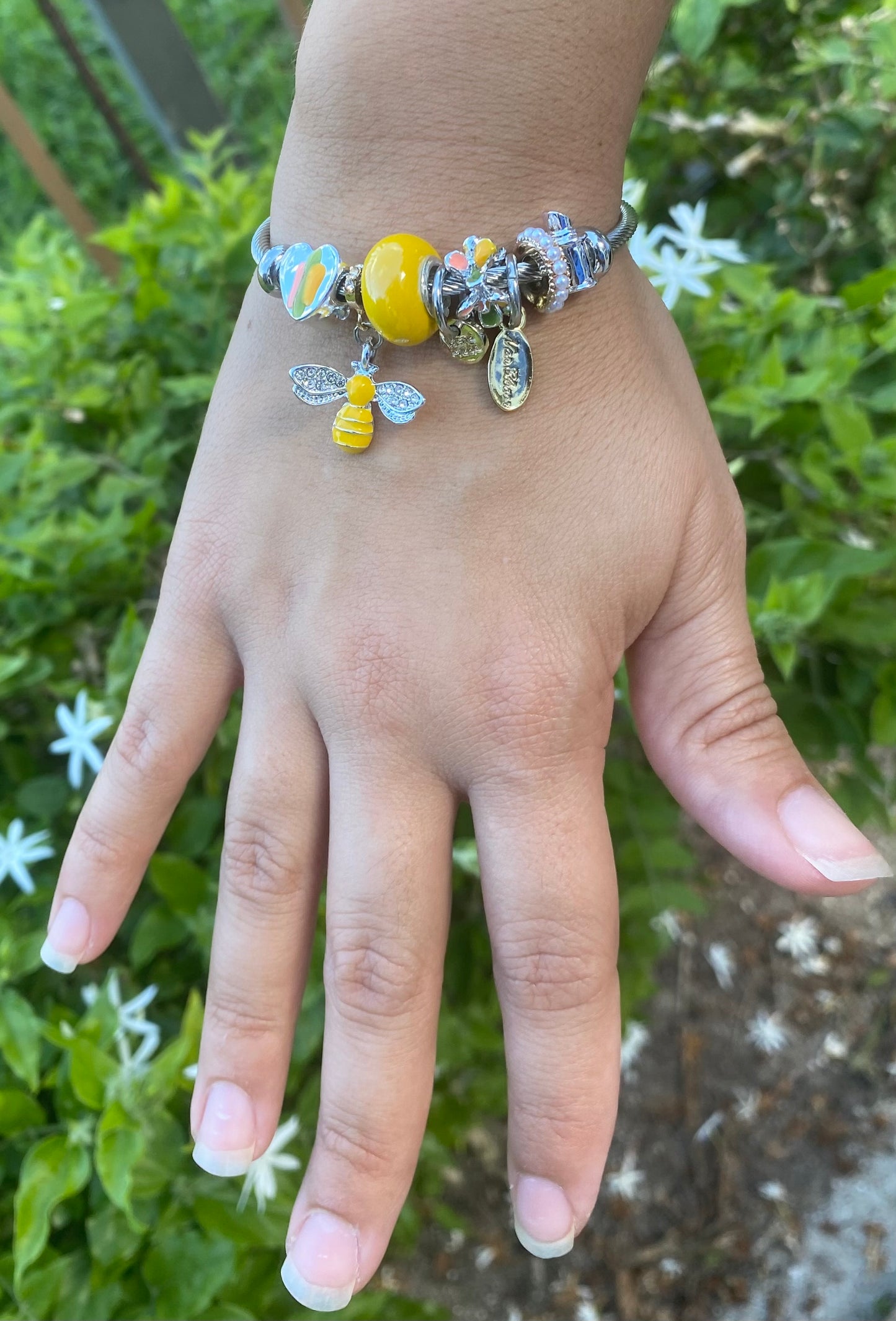 Bee π Charm Bracelet for Women πΌ Fashion Metal Bangle with Yellow Bee Pendant & Nature-Inspired Charms πΌ