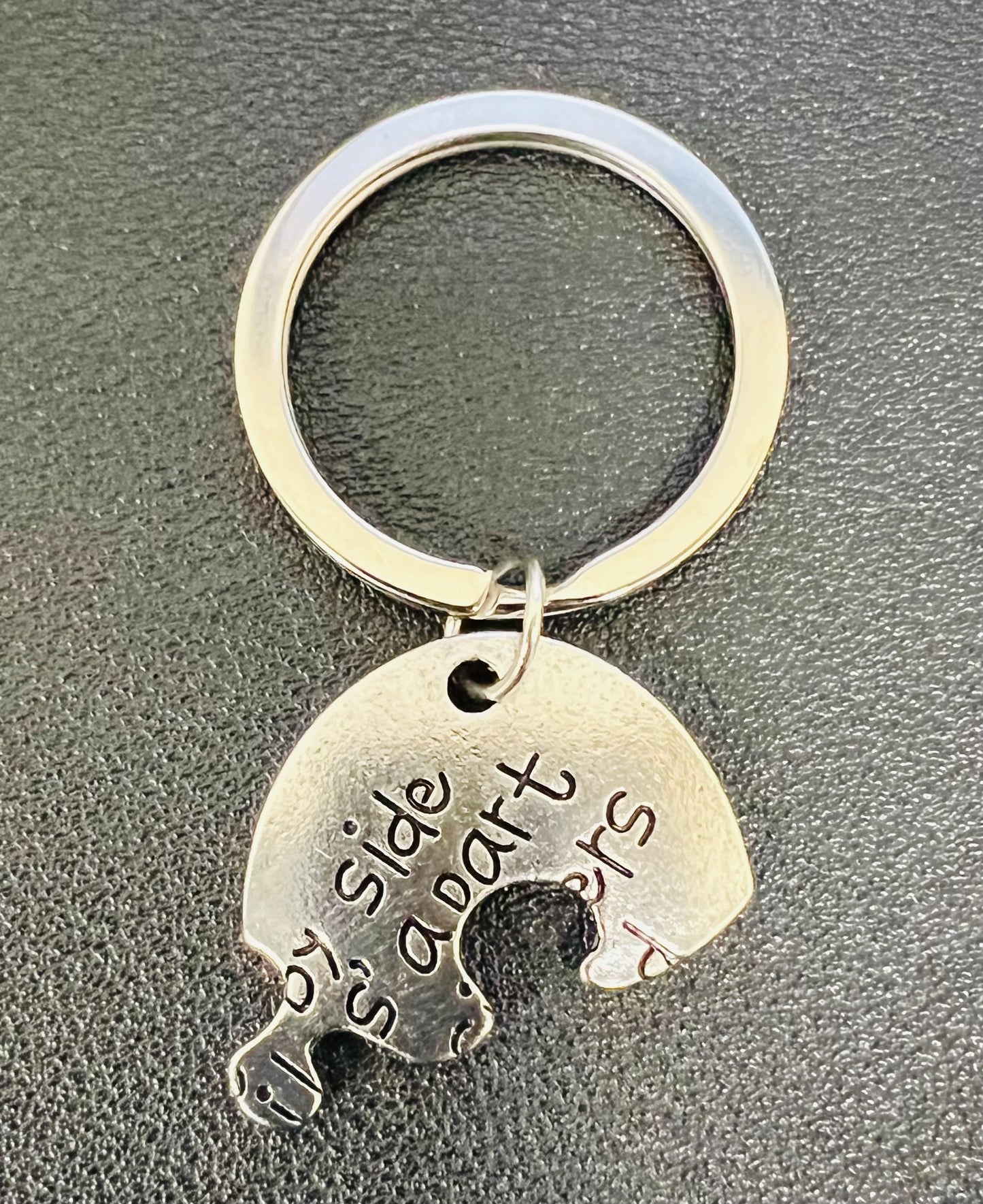 Sister Keychain Set of 3 – Broken Heart Family Gift “Side by Side, Close at Heart”