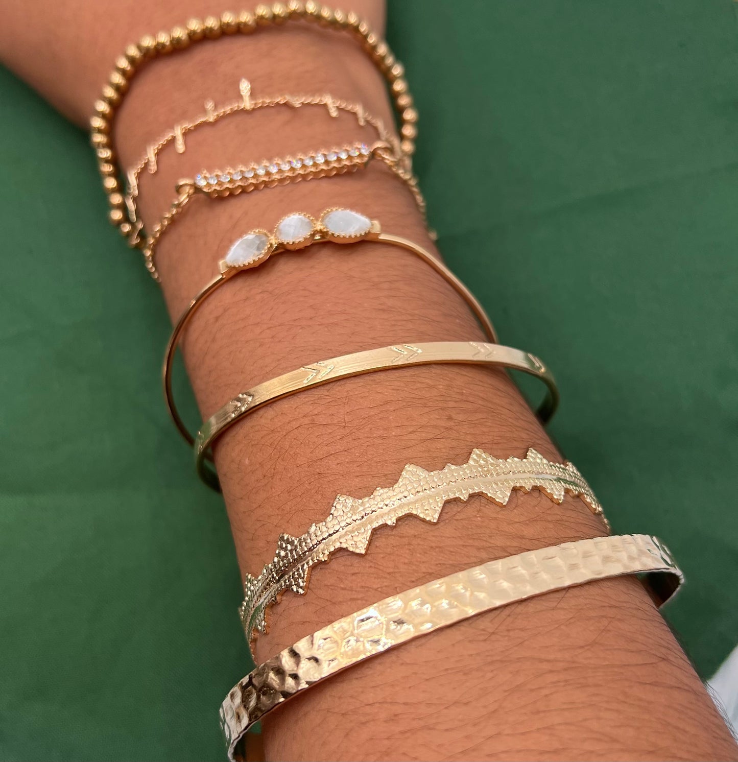7-Piece Gold Plated Bangle Bracelet Set for Women β Stackable Fashion Jewelry