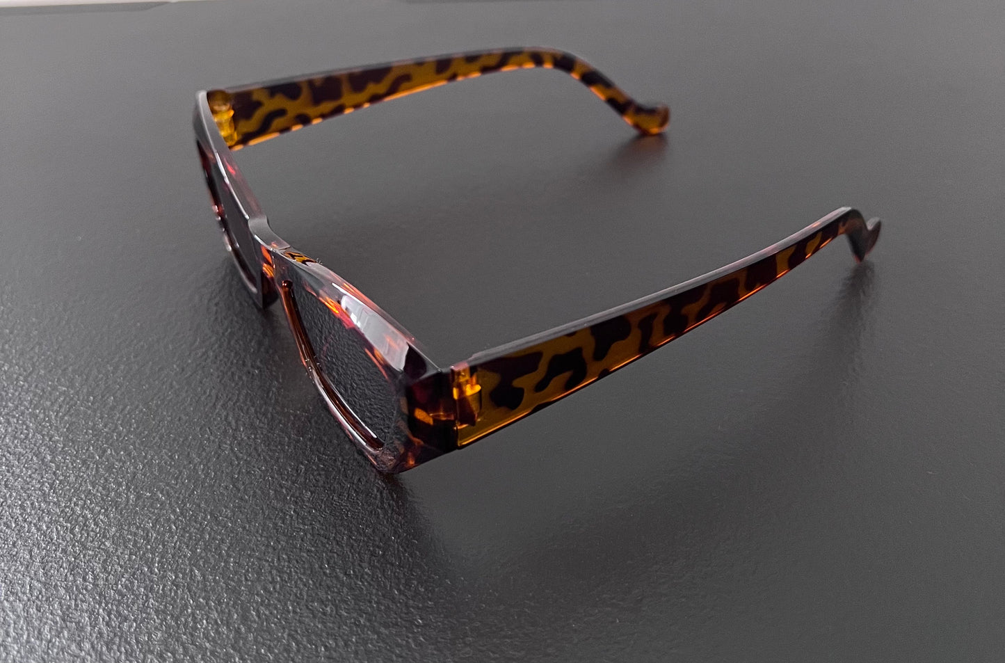 š„HOTš„ Retro Leopard Print Sunglasses - Perfect for a Birthday Gift