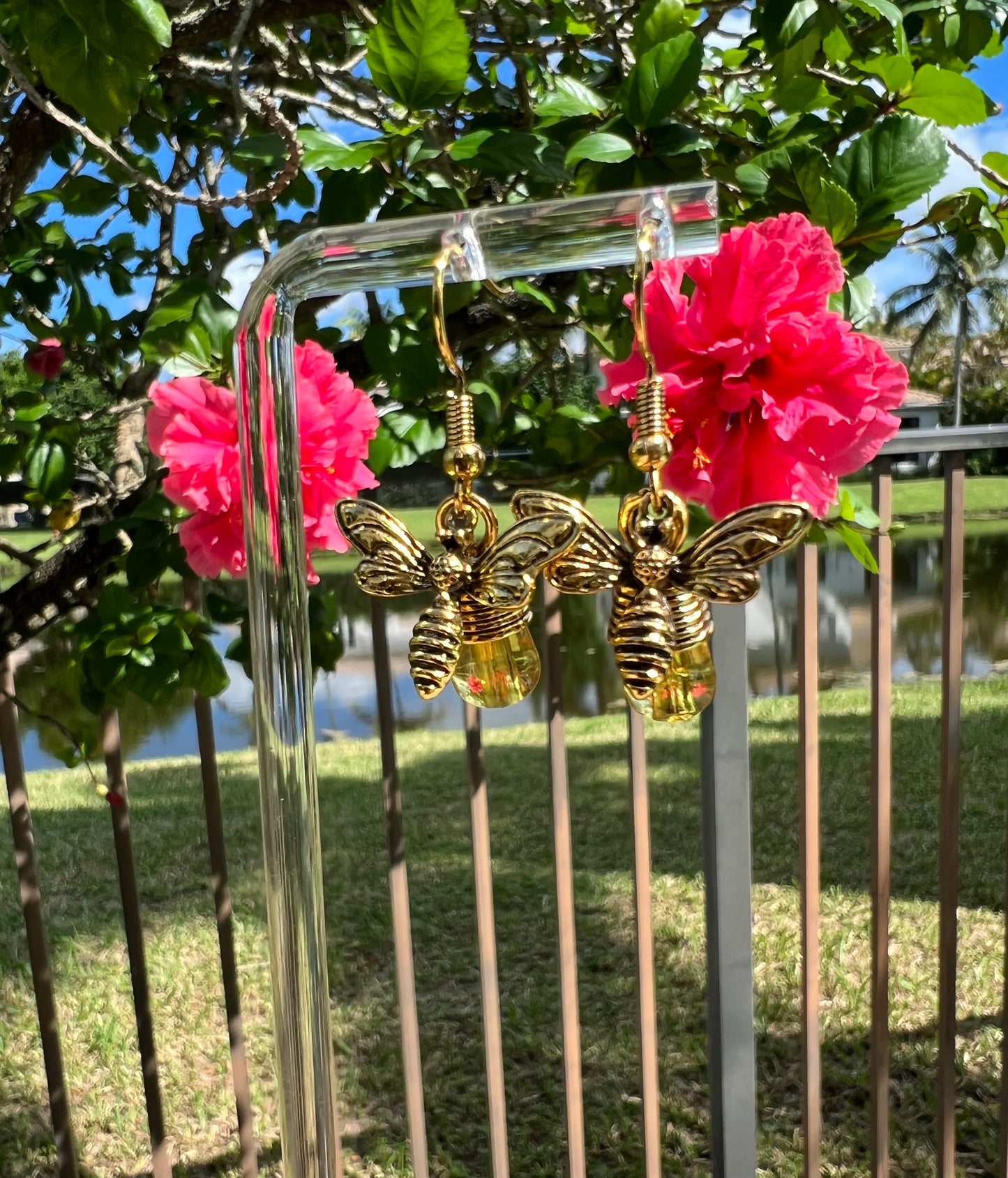 Retro Gold Bee Honey Drop Earrings for Women – Vintage Water Drop Statement Jewelry for Parties, Gifts & Daily Wear
