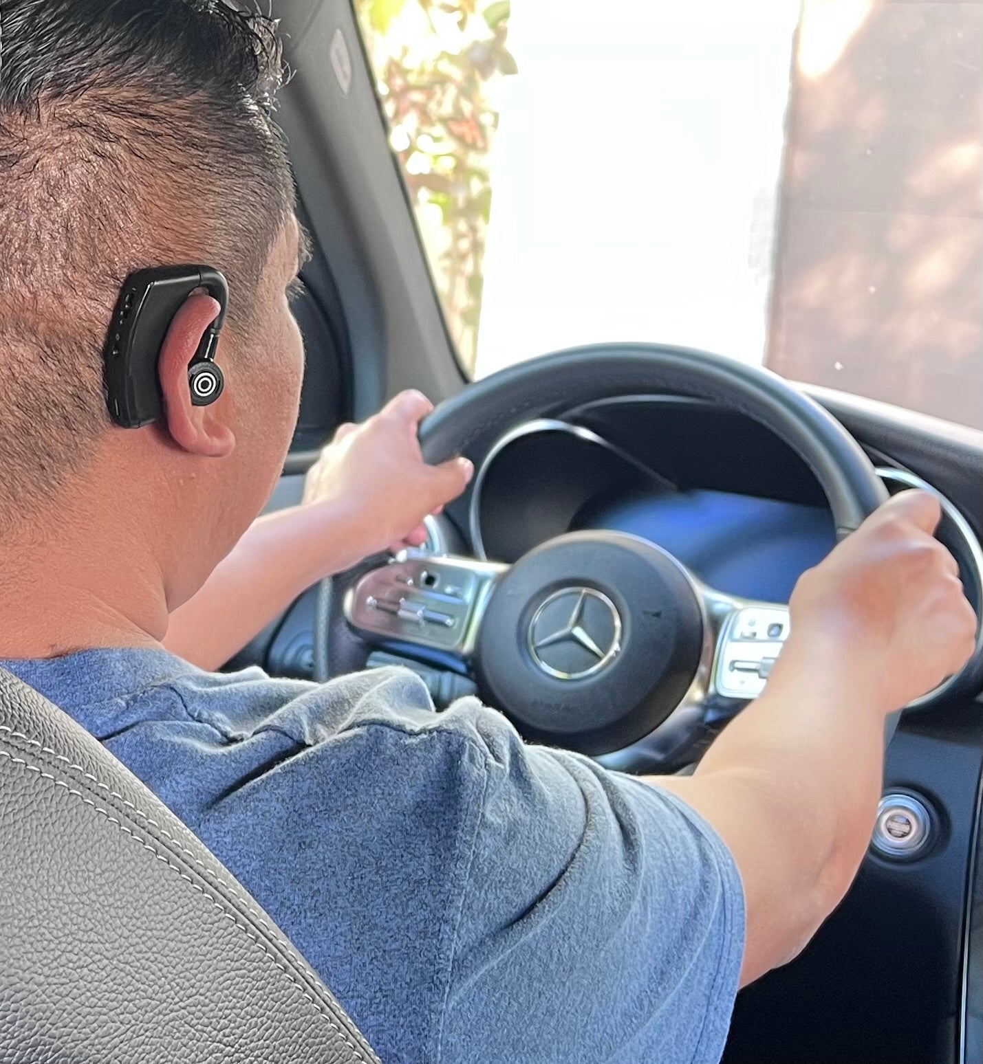 Voice Control - Single Bluetooth Wireless Earbud Headphone for iPhones, Android & Samsung