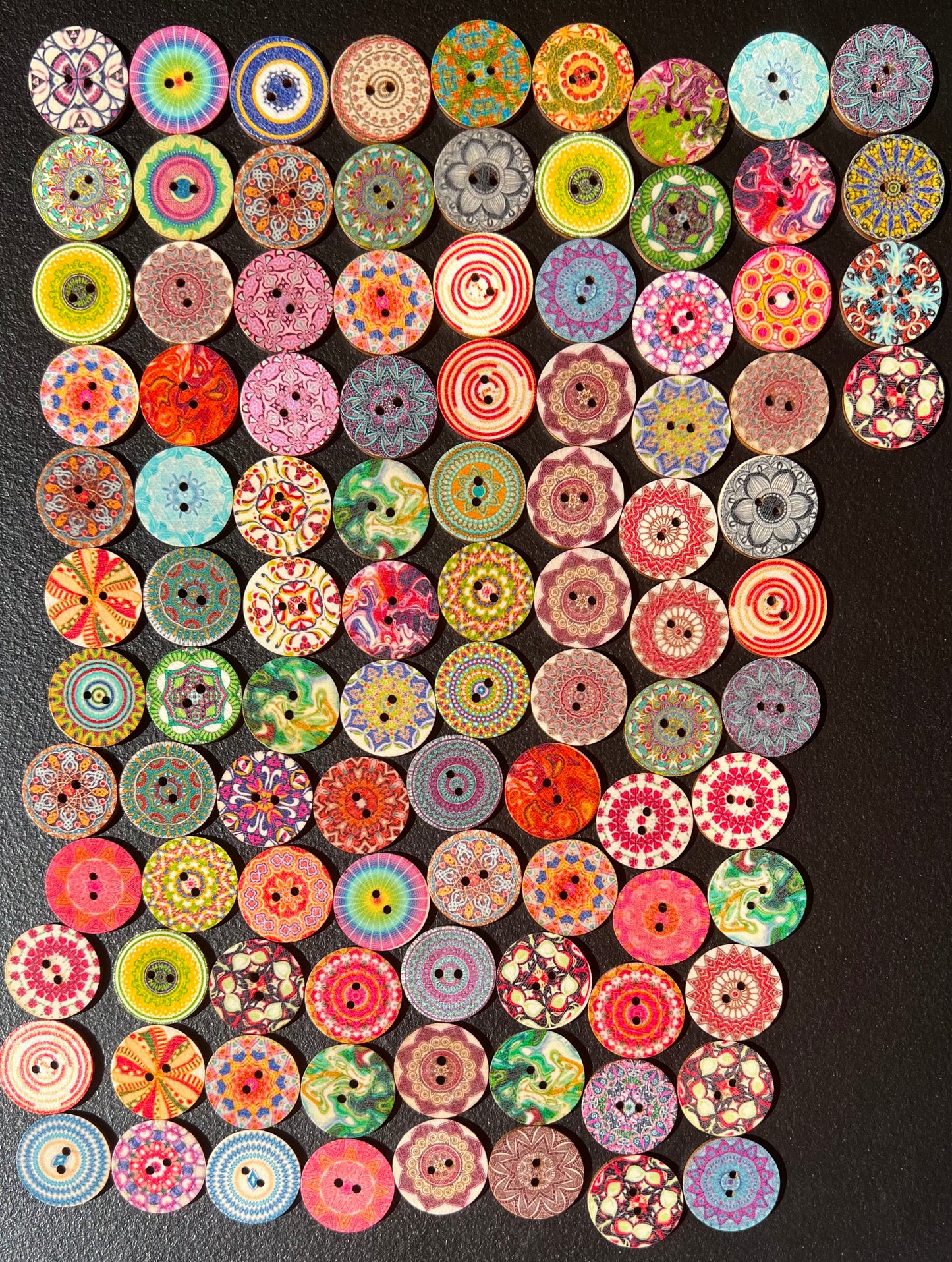 🌼 100pcs 25mm Boho Flower Wooden Buttons – 2-Hole Mixed Designs for Sewing, Scrapbooking & DIY Crafts