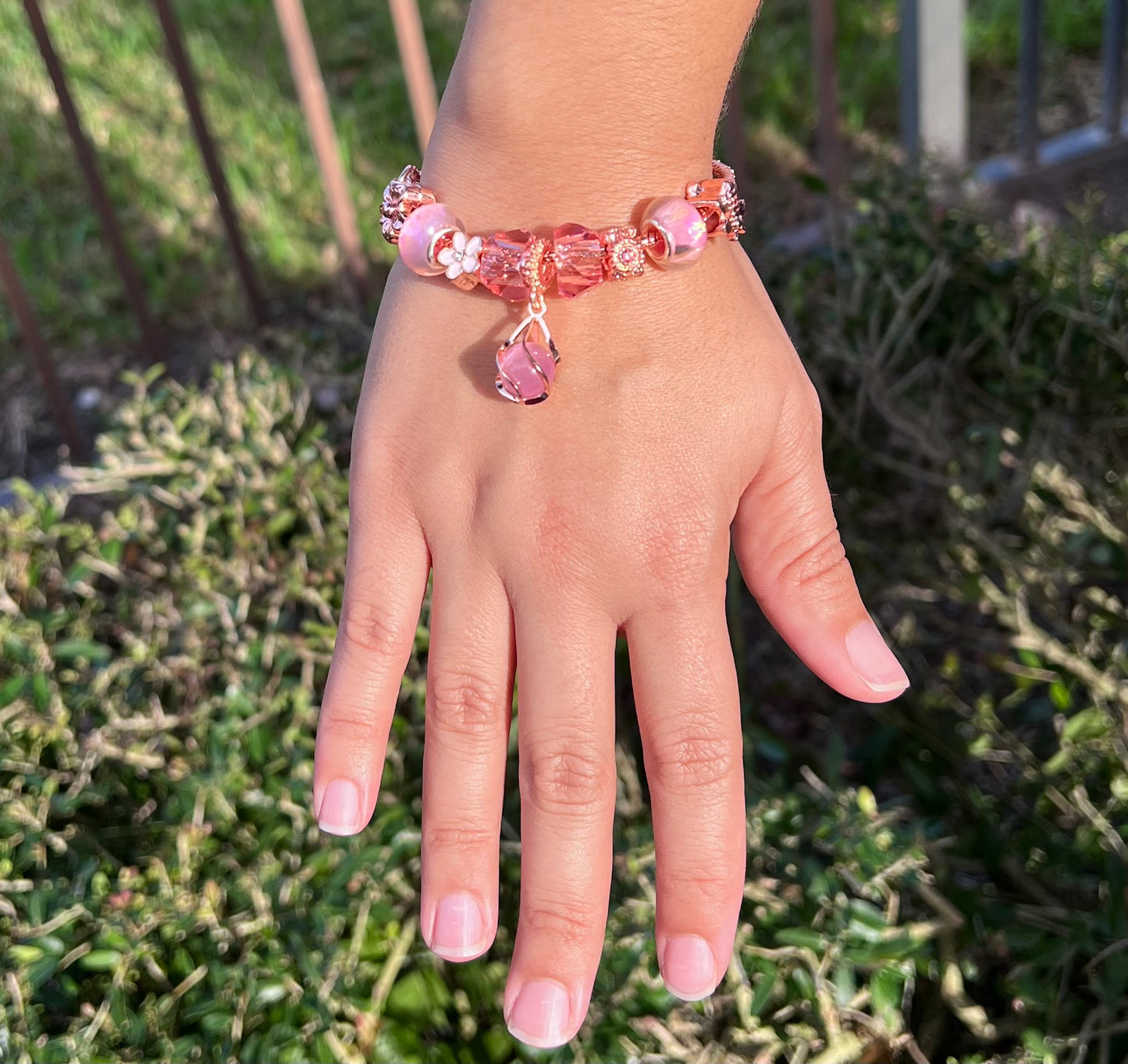 🌸Pink Beaded Flower Charm Bracelet – DIY Handmade Fashion Jewelry for Girls & Teens