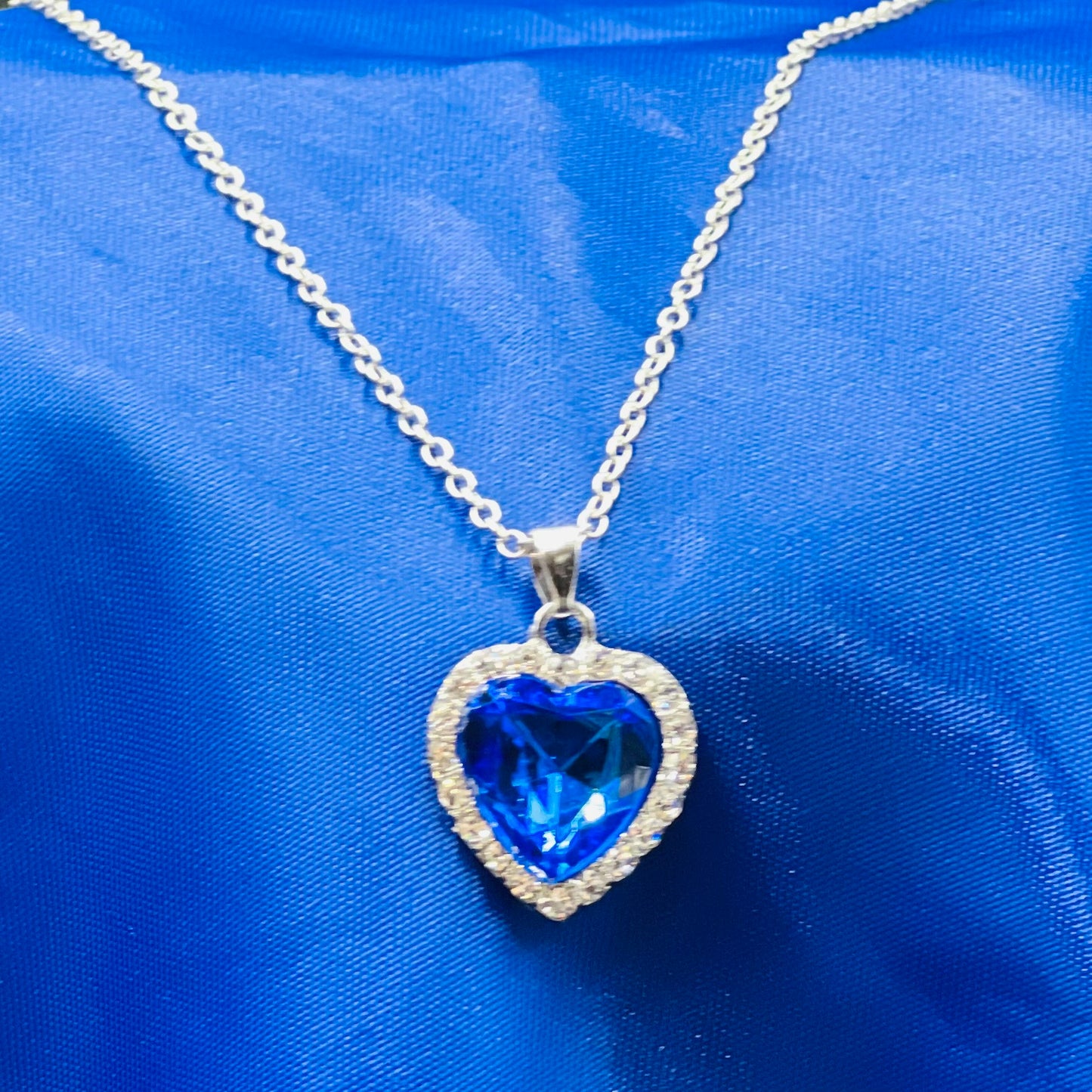 Titanic Heart Crystal Love Necklace โ Classic Blue Gem Pendant | Wholesale Romantic Jewelry for Women โ Nihaojewelry