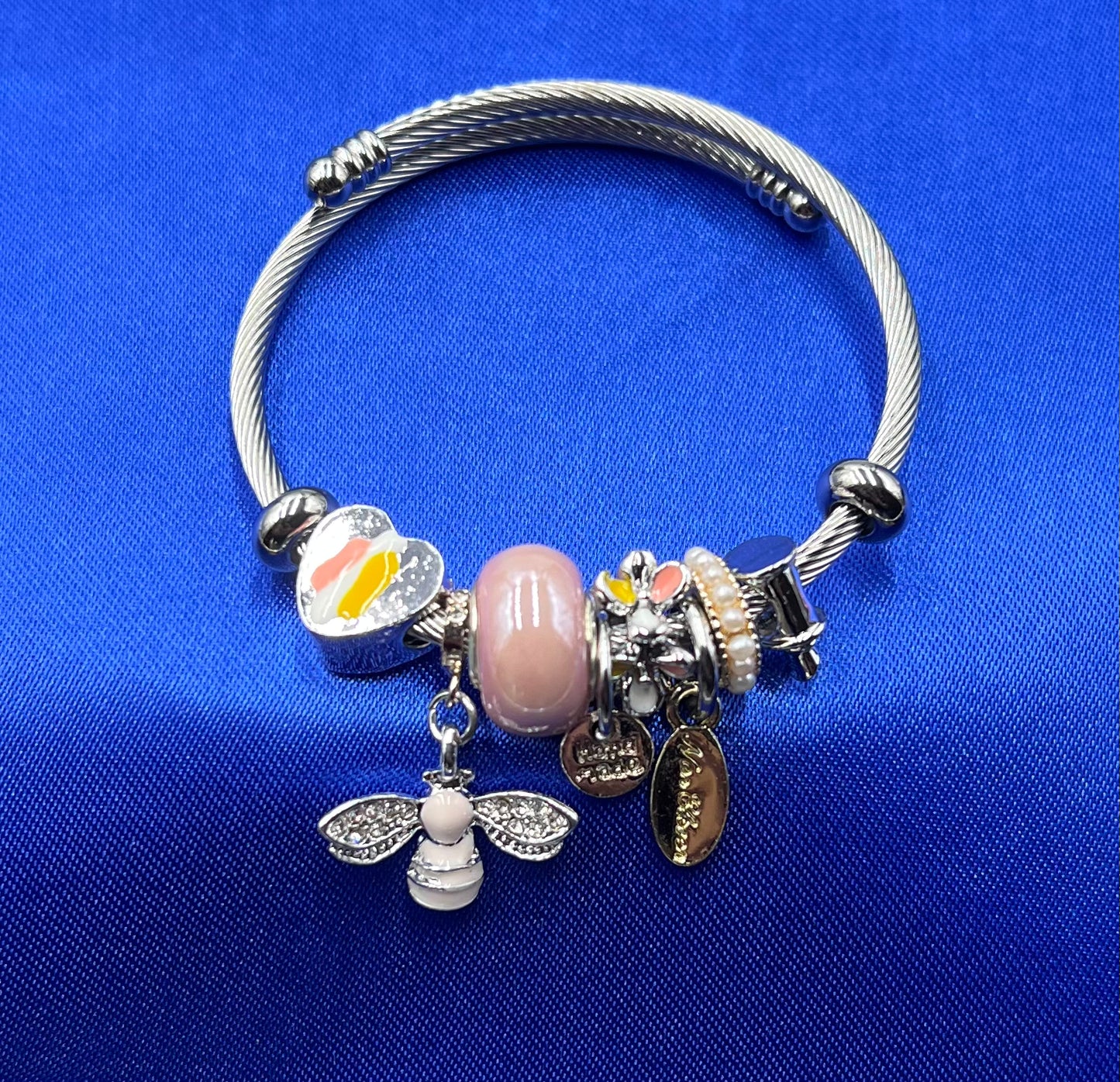 Baroque Metal Bee Pendant Bracelet – Alloy Jewelry