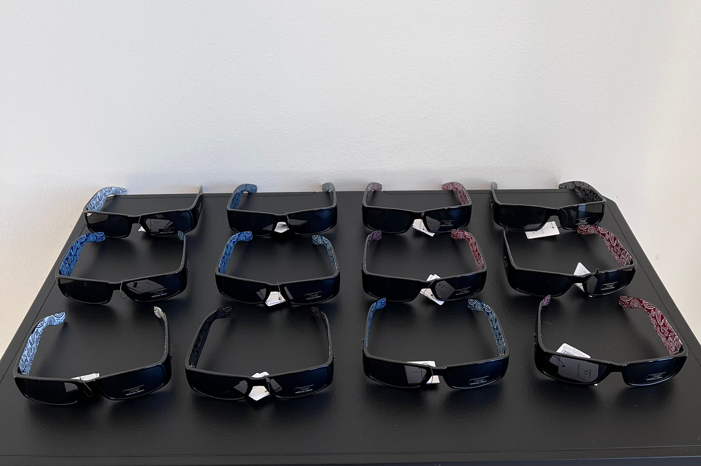 Stylish Earpiece Frame Sunglasses – UV400 Retro Shades in Random Colors