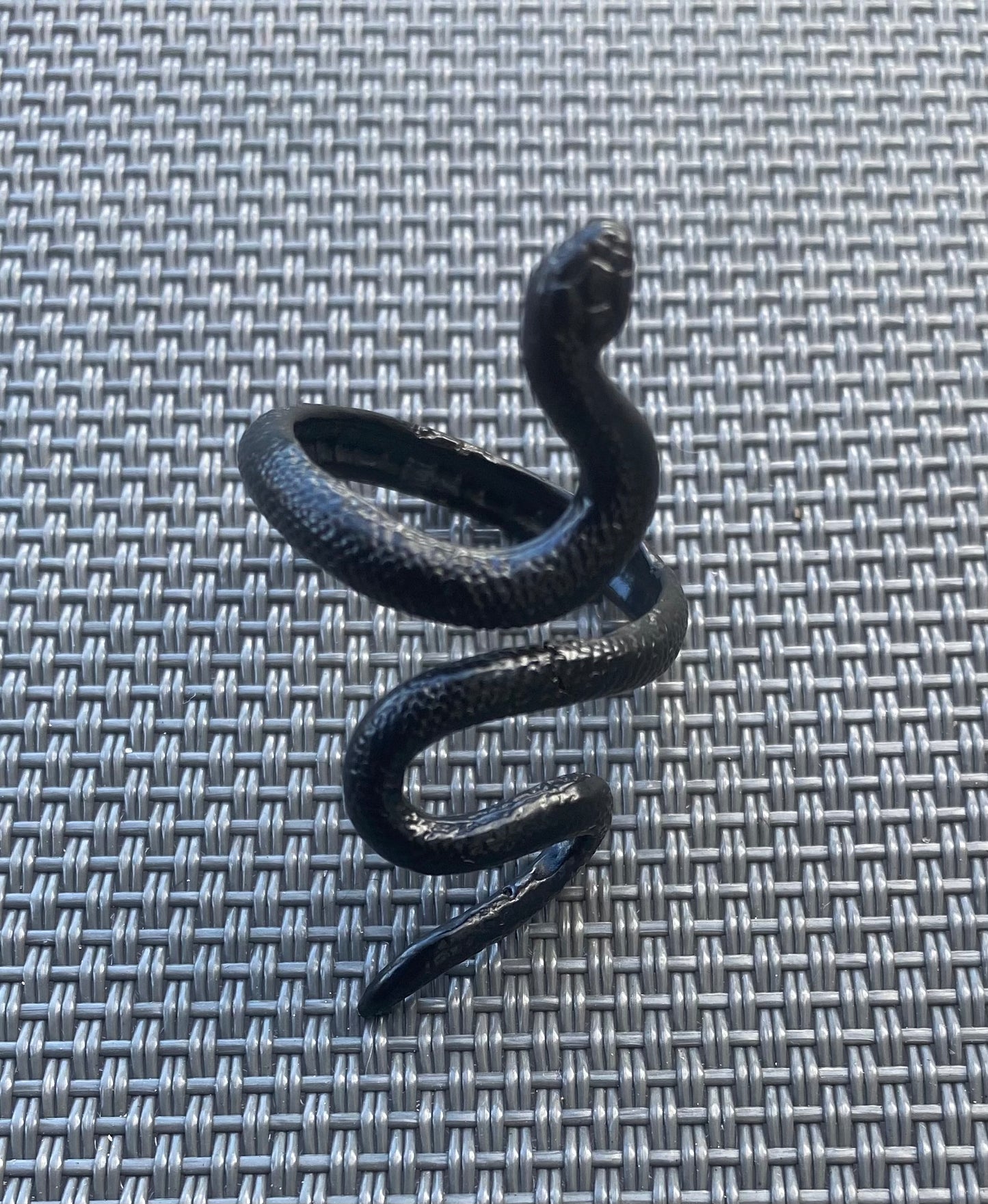 Retro Snake Ring Adjustable for Men & Women – Black Plated Animal Design, Unisex Alloy Jewelry