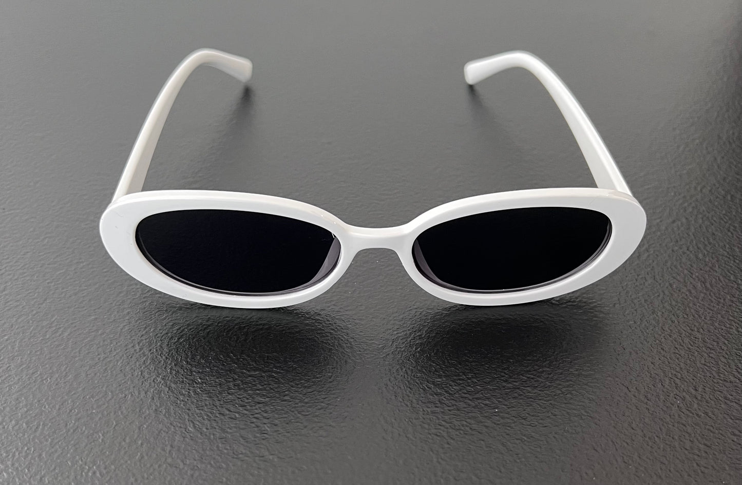 New Fashionable Women's Oval Sunglasses - White, Perfect for Protecting your Eyes from Sun