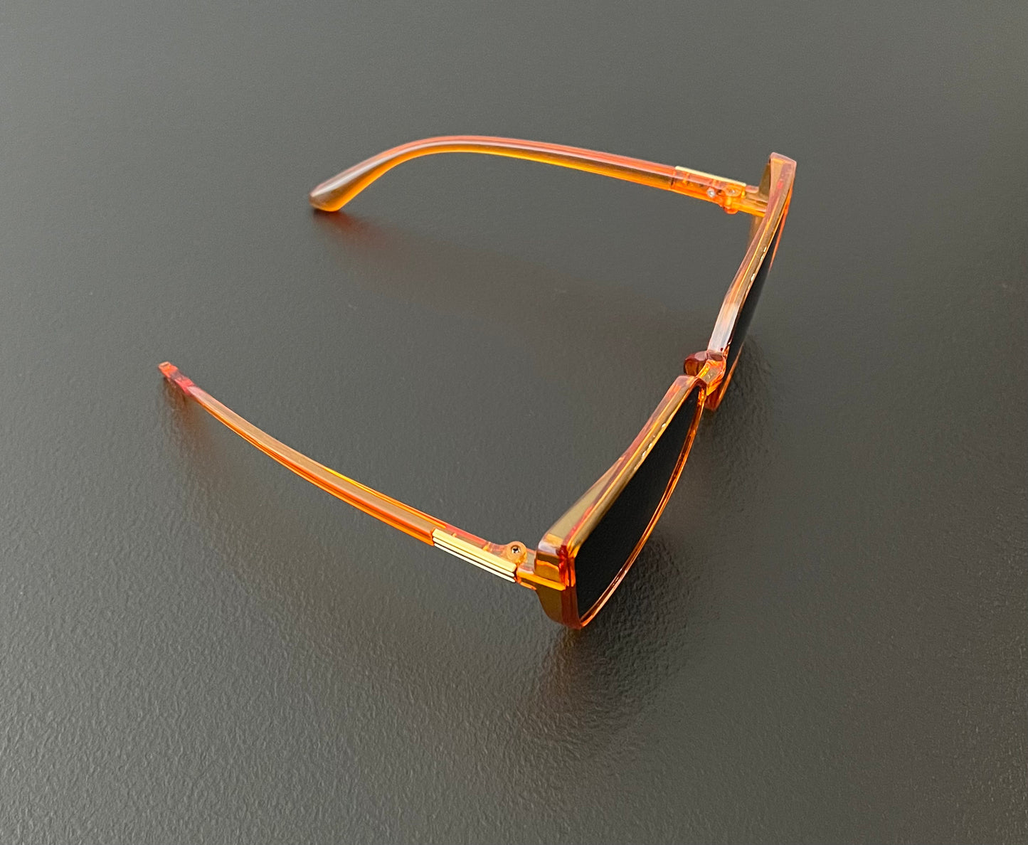 Women’s Retro Wild Sunglasses – Transparent Orange Frame with Gray Lenses & UV400 Protection