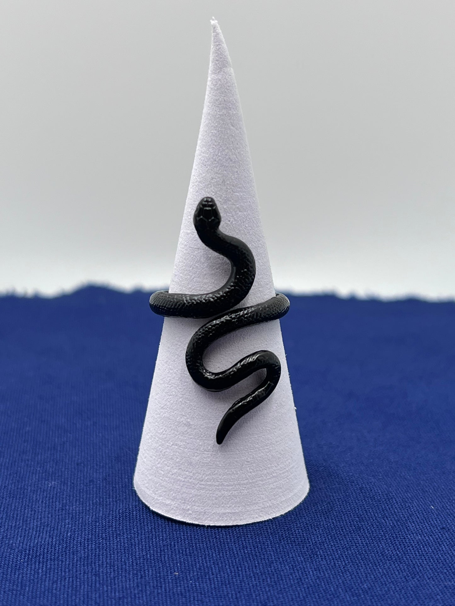 Retro Snake Ring Adjustable for Men & Women – Black Plated Animal Design, Unisex Alloy Jewelry