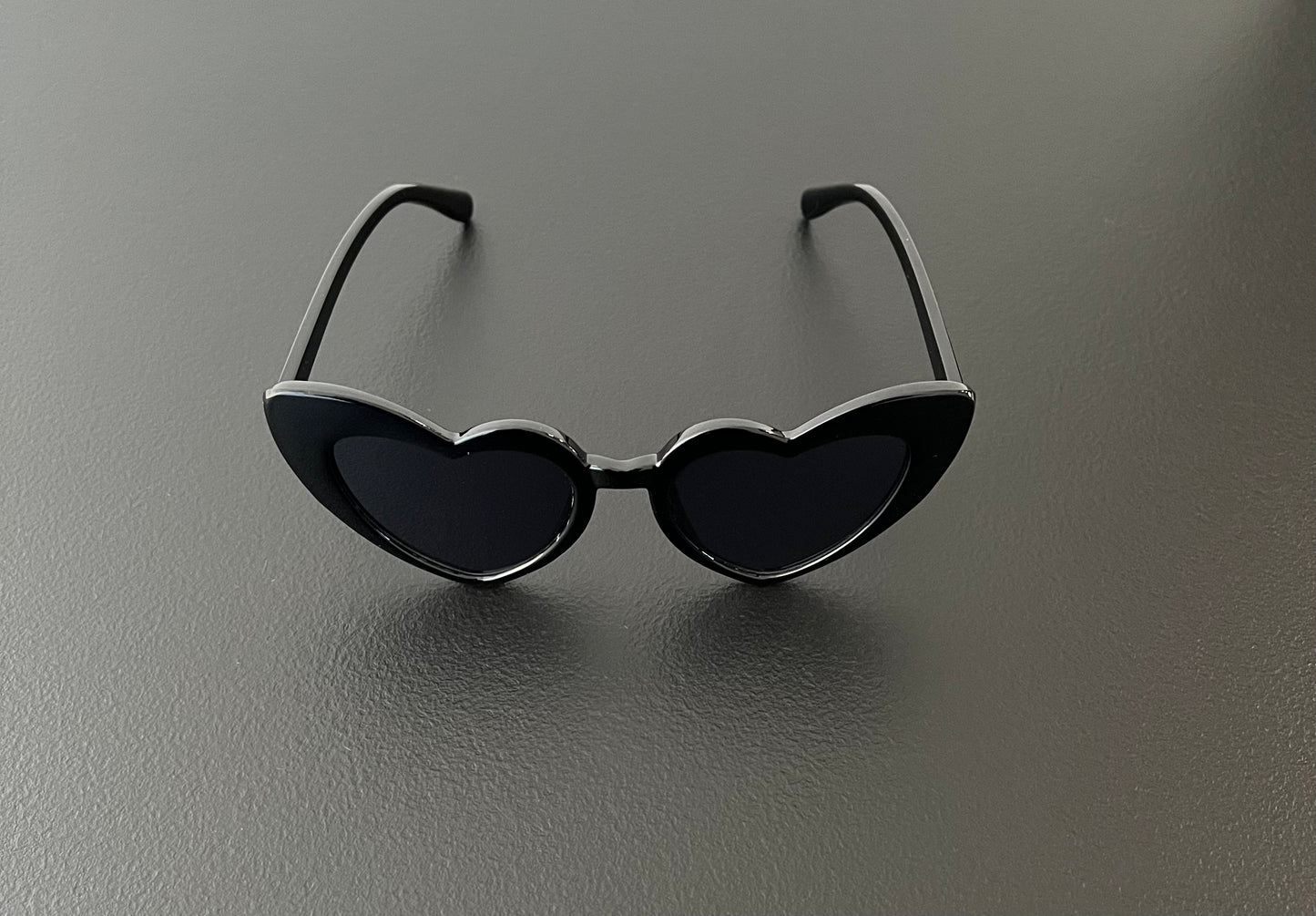 Black Heart-Shaped Sunglasses for Women – Oversized Fashion Statement Shades