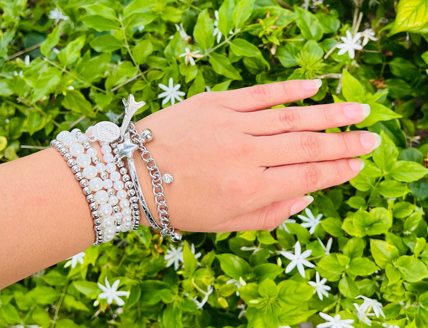 Vintage Pearl & Coin Multi-Layer Bracelet Set – 6-Piece Elastic Jewelry