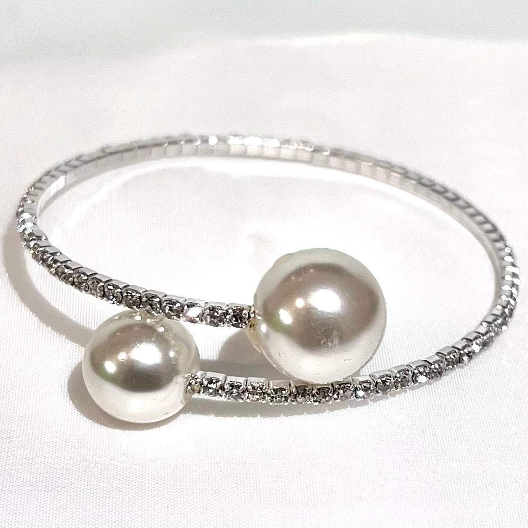 Elegant Pearl Silver Bangle Bracelet for Women – Minimalist Jewelry