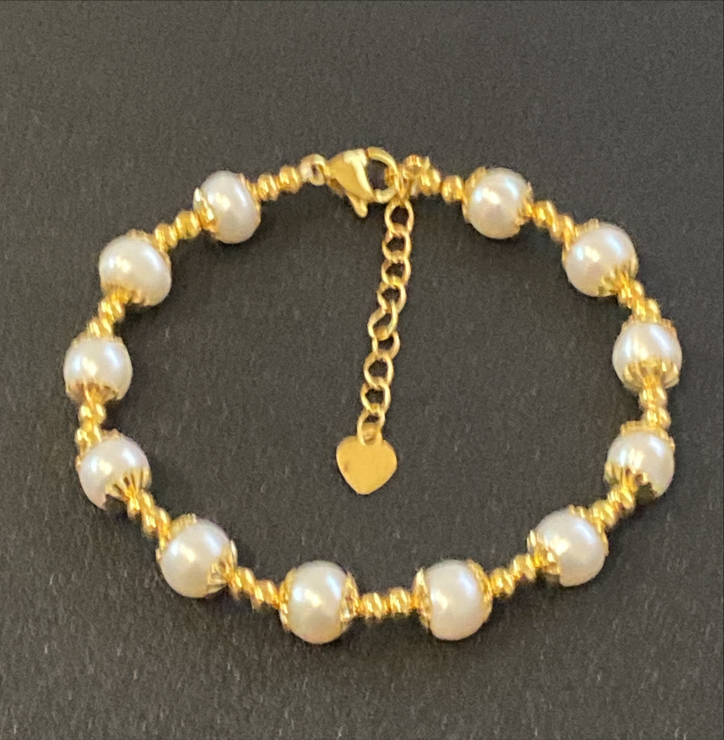 ✨ Elegant Round Pearl Bracelet – Timeless Korean-Inspired Design