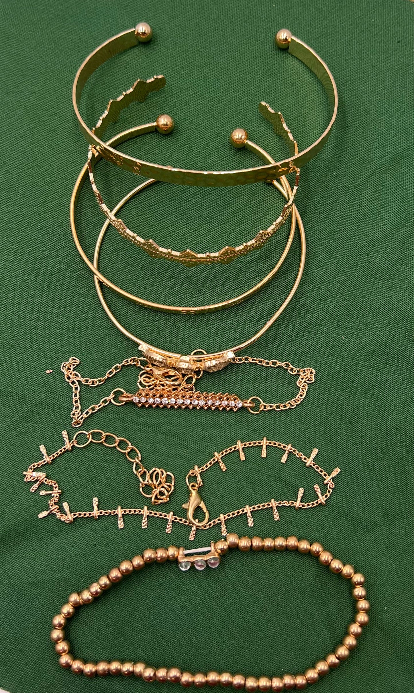 7-Piece Gold Plated Bangle Bracelet Set for Women β Stackable Fashion Jewelry