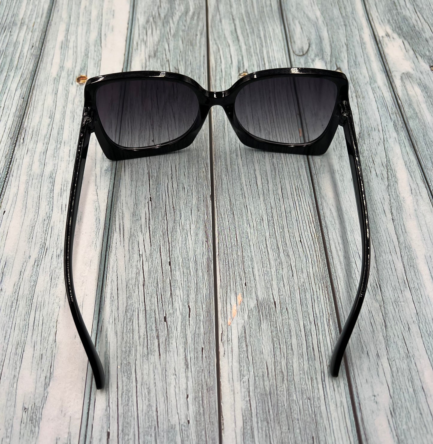 Oversized Square Sunglasses – Retro UV400 Shades for Men & Women