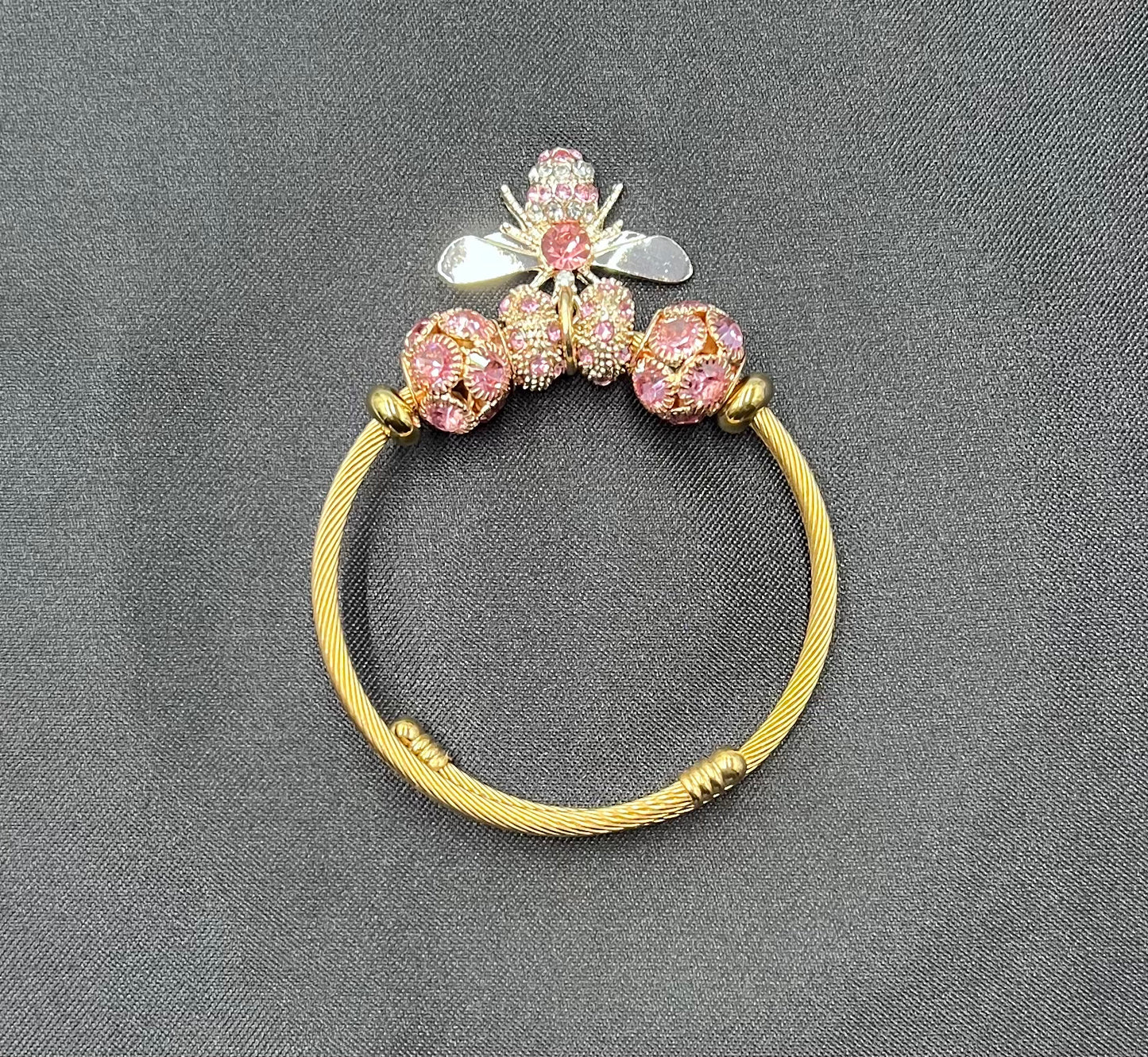 Diamond Bee Pendant Bracelet – Multi-Element Alloy Accessory