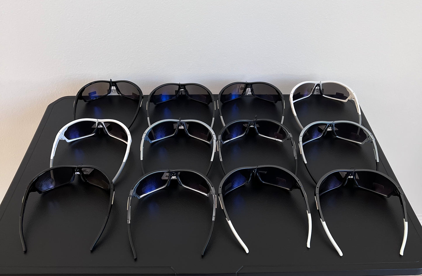 Men’s UV400 Mirror Lens Sunglasses – Retro Style, Random Frame Color