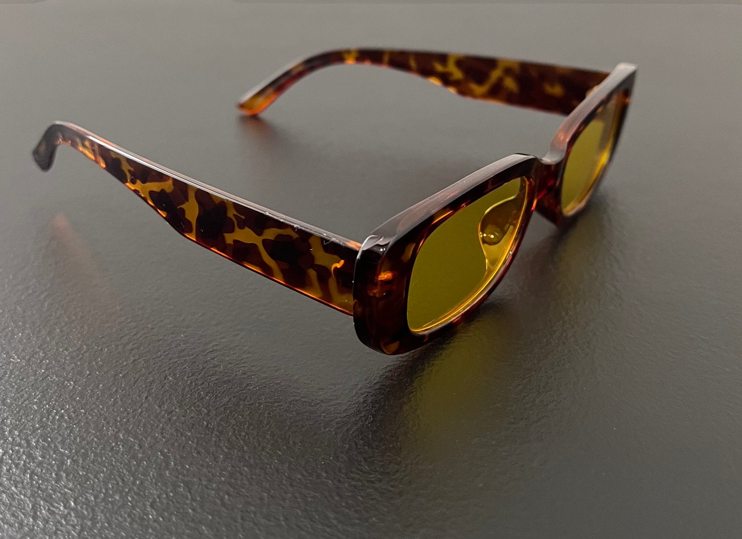 Leopard Retro Sunglasses – Yellow Lens UV400 Shades for Unisex Style