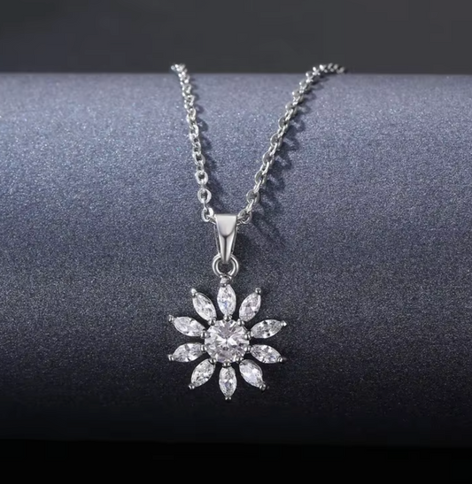❄️ Snowflake Zircon Flower Pendant Necklace – Elegant Clavicle Chain