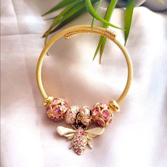 Diamond Bee Pendant Bracelet – Multi-Element Alloy Accessory
