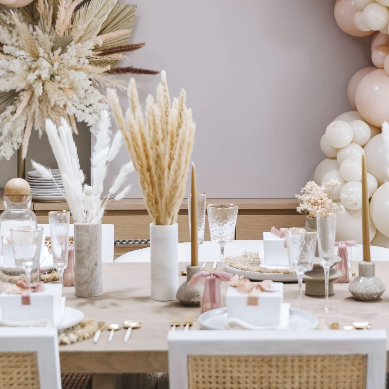 15 Stems Natural WhiteDried Pampas Grass – Fluffy Reed Grass for Home & Wedding Decor