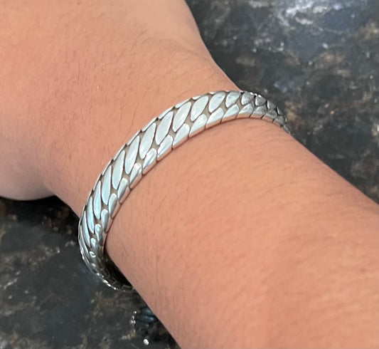 Silver Retro Oval Pattern Bracelet