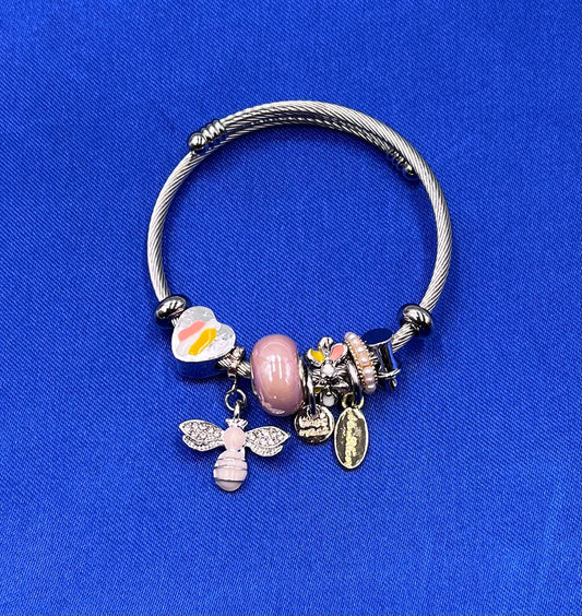 Baroque Metal Bee Pendant Bracelet – Alloy Jewelry