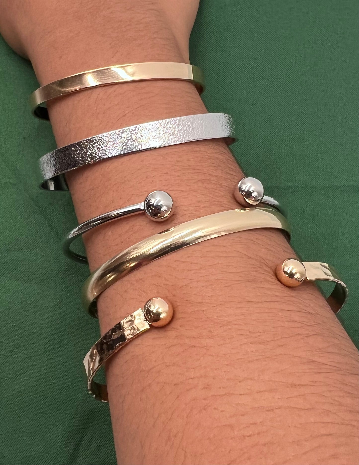 5-Piece Gold Plated Bangle Bracelet Set for Women – Stackable Elegant Arm Jewelry