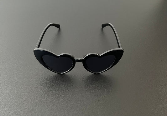Black Heart-Shaped Sunglasses for Women – Oversized Fashion Statement Shades