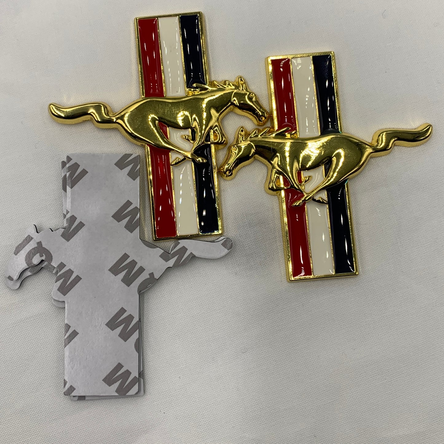 🐎 Gold Horse Car Emblem – Glossy Automotive Badge